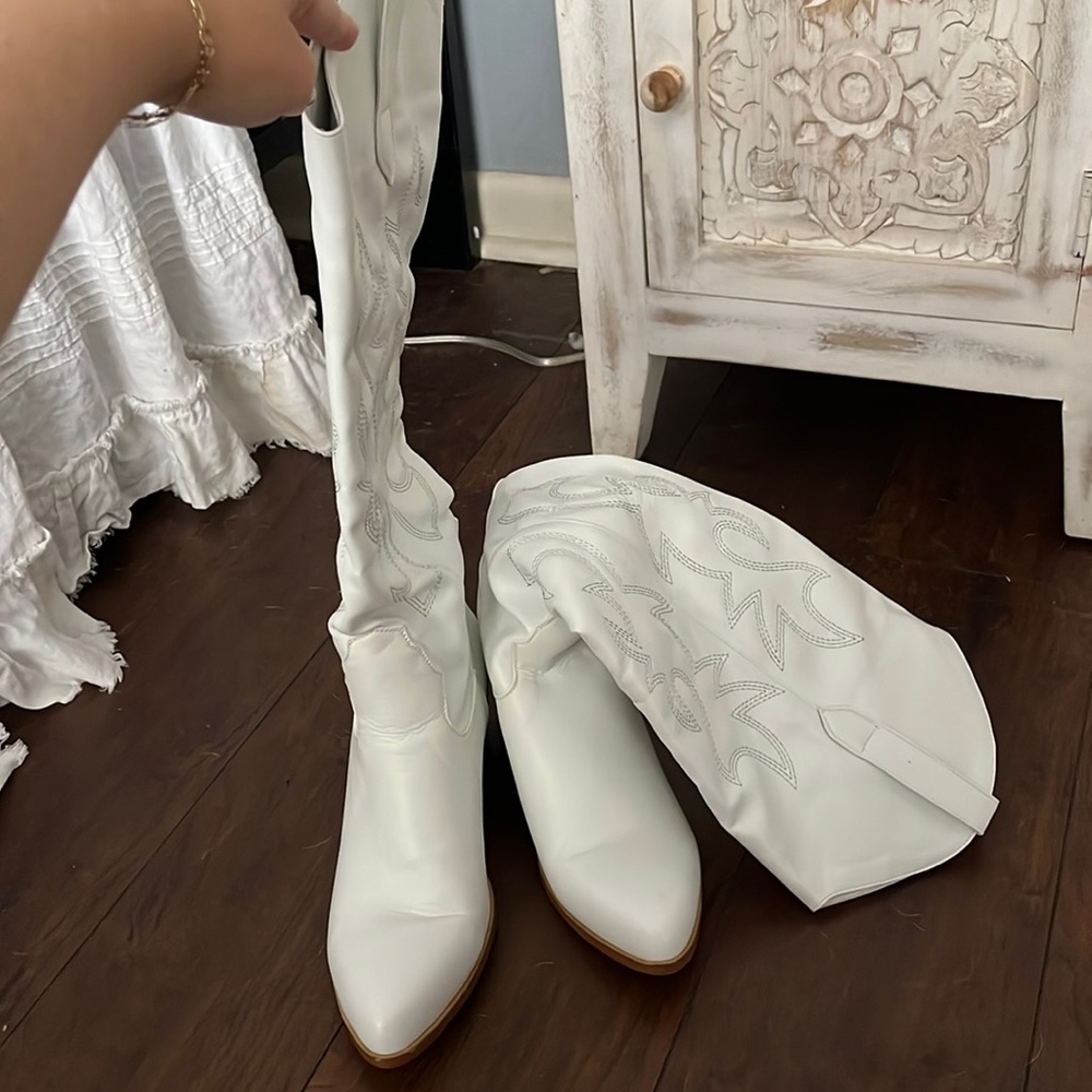 AMAZON WHITE COWBOY BOOTS